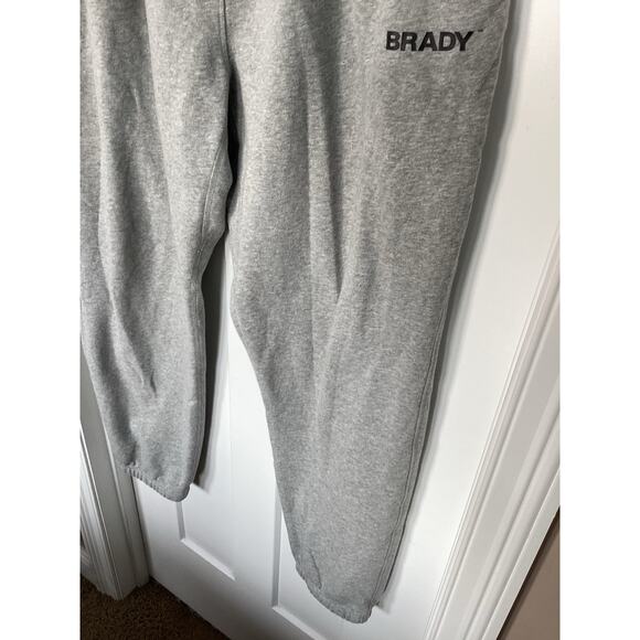 Brady Men's Tapered Leg Wordmark Fleece Pants Drawstring Gray Size 2XL - Picture 3 of 10